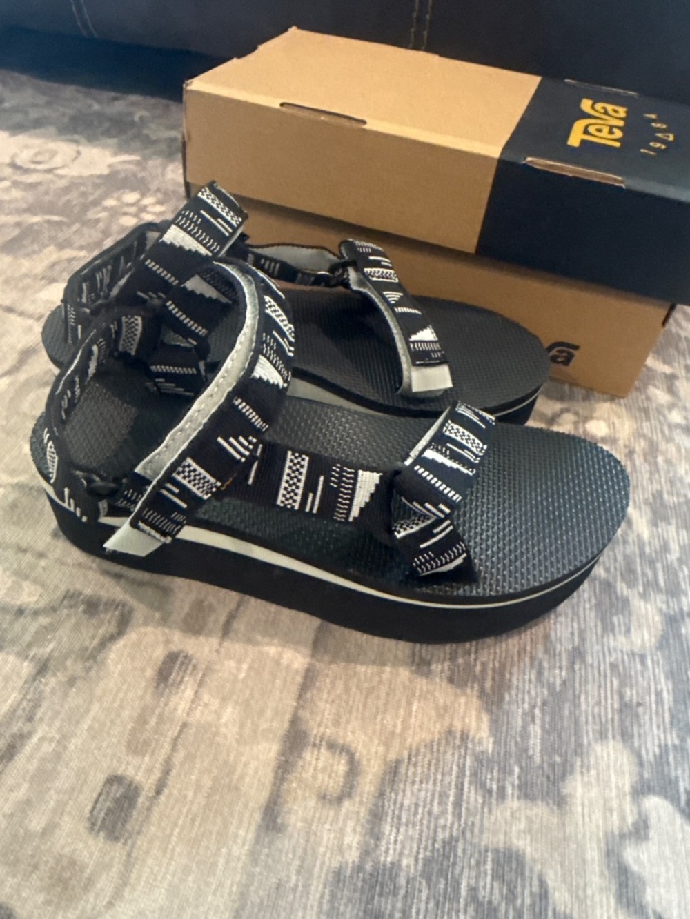 NIB Teva Women's Flatform Universal Sandals - Picture 2 of 7
